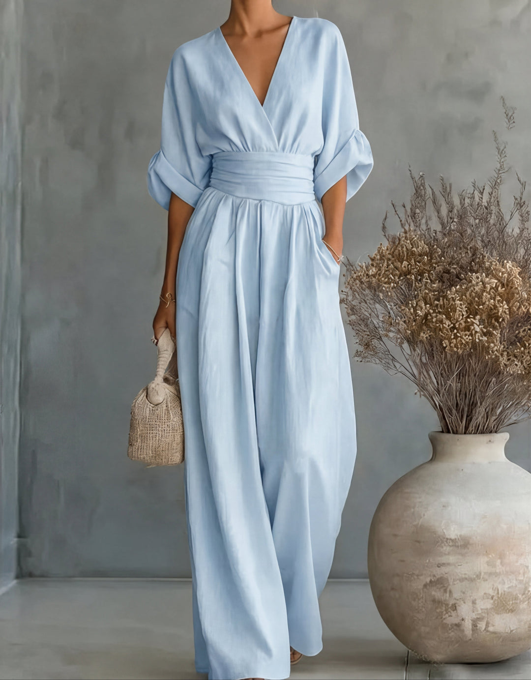 Daniela - Mono elegante con scollo a V e gamba larga