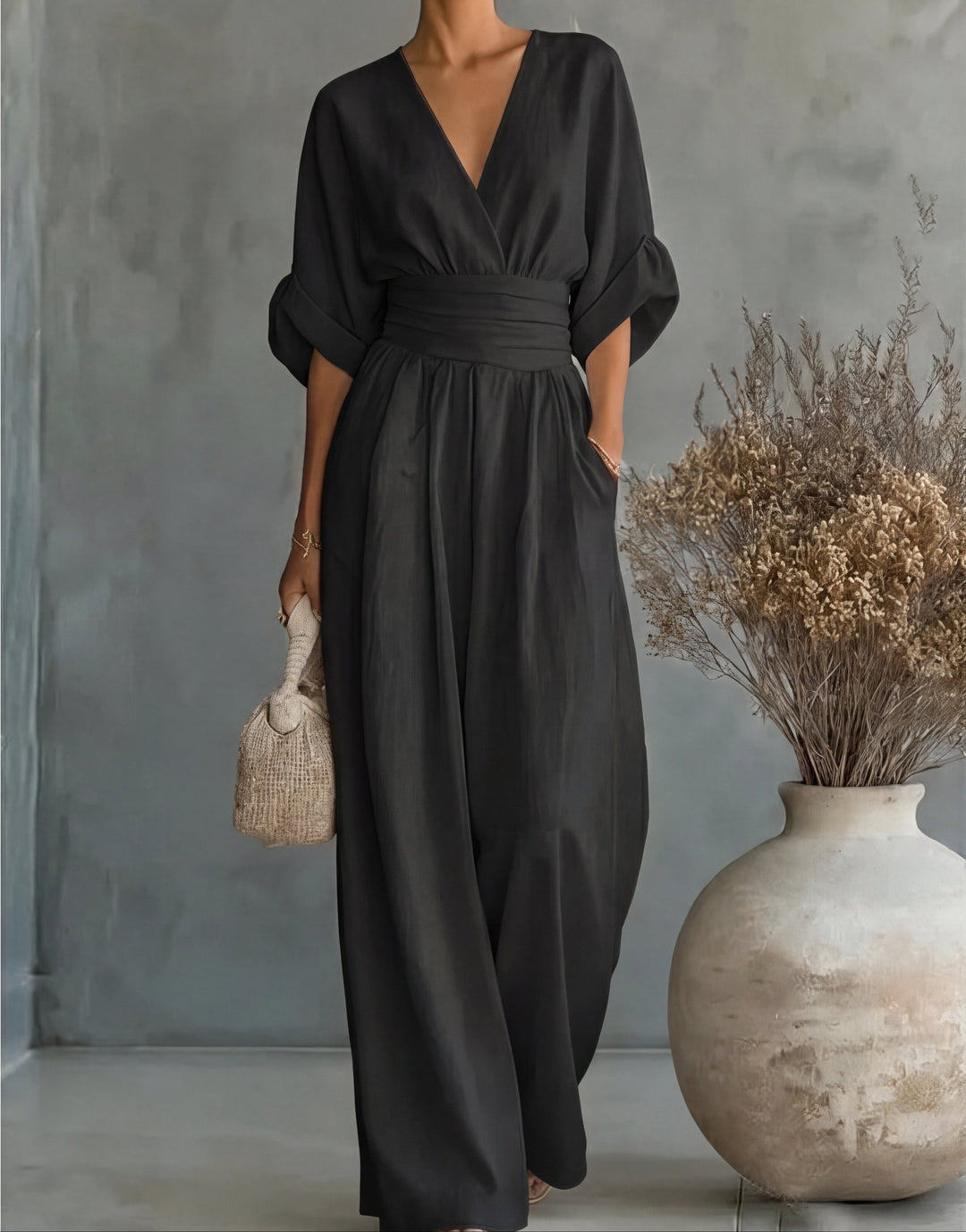 Daniela - Mono elegante con scollo a V e gamba larga