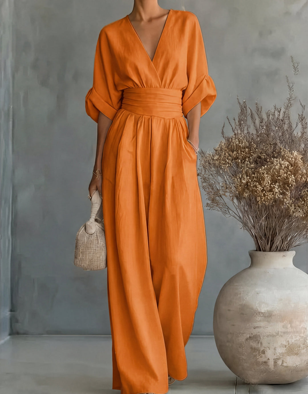 Daniela - Mono elegante con scollo a V e gamba larga